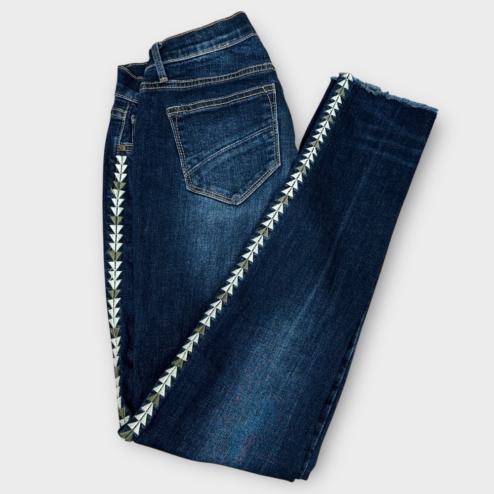 Driftwood Marilyn Arrow Aztec Jeans Size 26 Blue Wash Embroidered Trim Denim‎